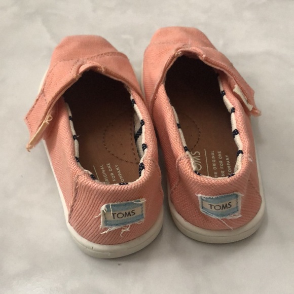 TOMS Pink shoes - Picture 4 of 5